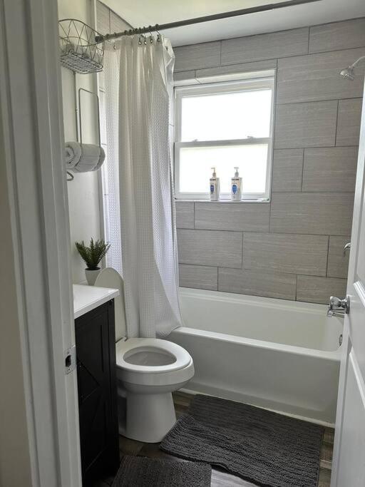 Apartmán 2Br Cedar Lane Road Retreat At Swamp Rabbit Trail! Greenville Exteriér fotografie